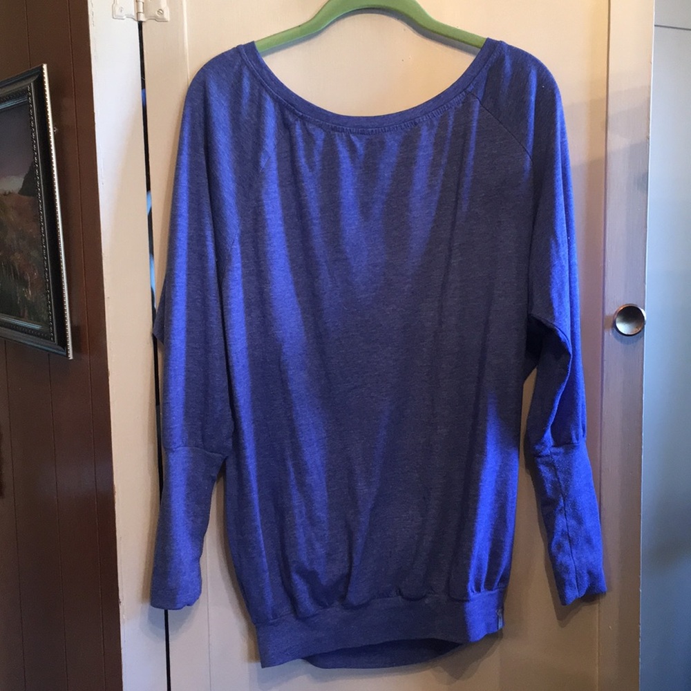 Guess long sleeved T with fitted sleeves